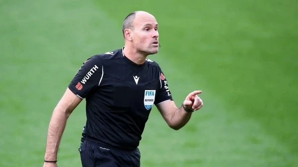 Taruhan Liga Champions: Menguraikan Kecenderungan Wasit