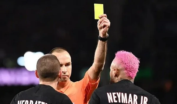 Bertaruh pada Kartu Penalti: Memahami Nuansa Taruhan Sepak Bola