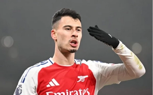 Gabriel Martinelli memuji Myles Lewis-Skelly meski Arsenal mengalami kemunduran saat melawan Aston Villa
